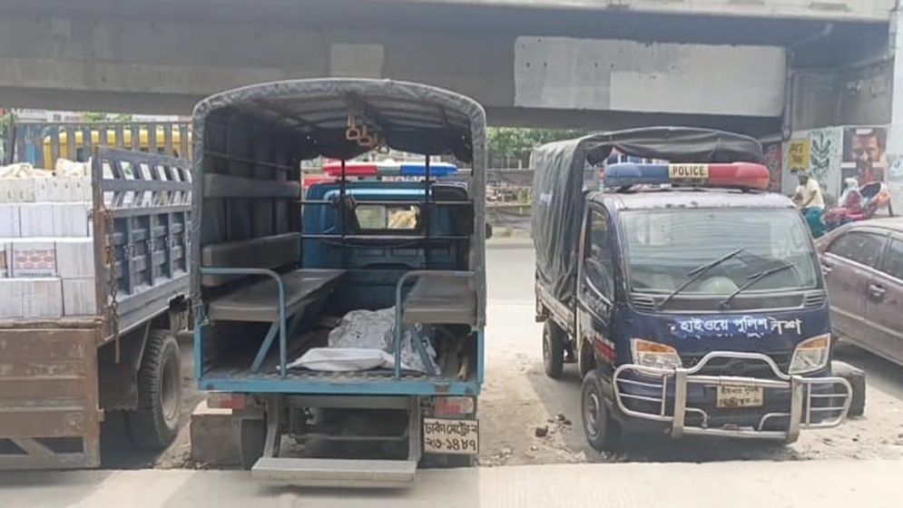 লাশবাহী অ্যাম্বুলেন্সে বাসের ধাক্কা, চালক নিহত, আহত ৫