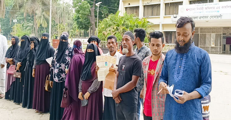 ড. ইউনুসের নাম ভাঙিয়ে কোটি টাকার মালিক মৎস্য কর্মকর্তার পিয়ন