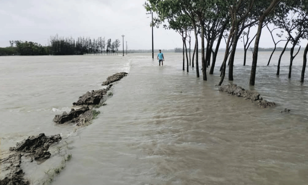 লক্ষ্মীপুরে ৪০ গ্রাম প্লাবিত, মানুষের দুর্ভোগ