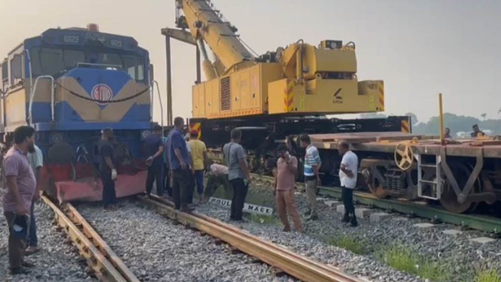ফরিদপুরে পয়েন্টম্যানের ভুলেই ১২ ঘণ্টা ধরে বন্ধ ট্রেন চলাচল
