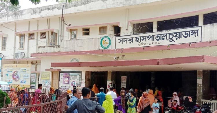চুয়াডাঙ্গায় ভ্যাপসা গরমে হাসপাতালে বেড়েছে রোগীর চাপ