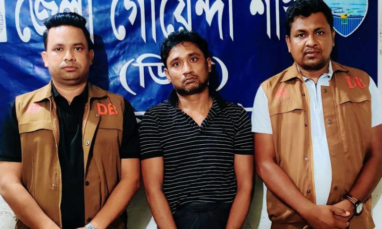 নোয়াখালীতে ইয়াবাসহ হত্যা মামলার আসামি গ্রেফতার