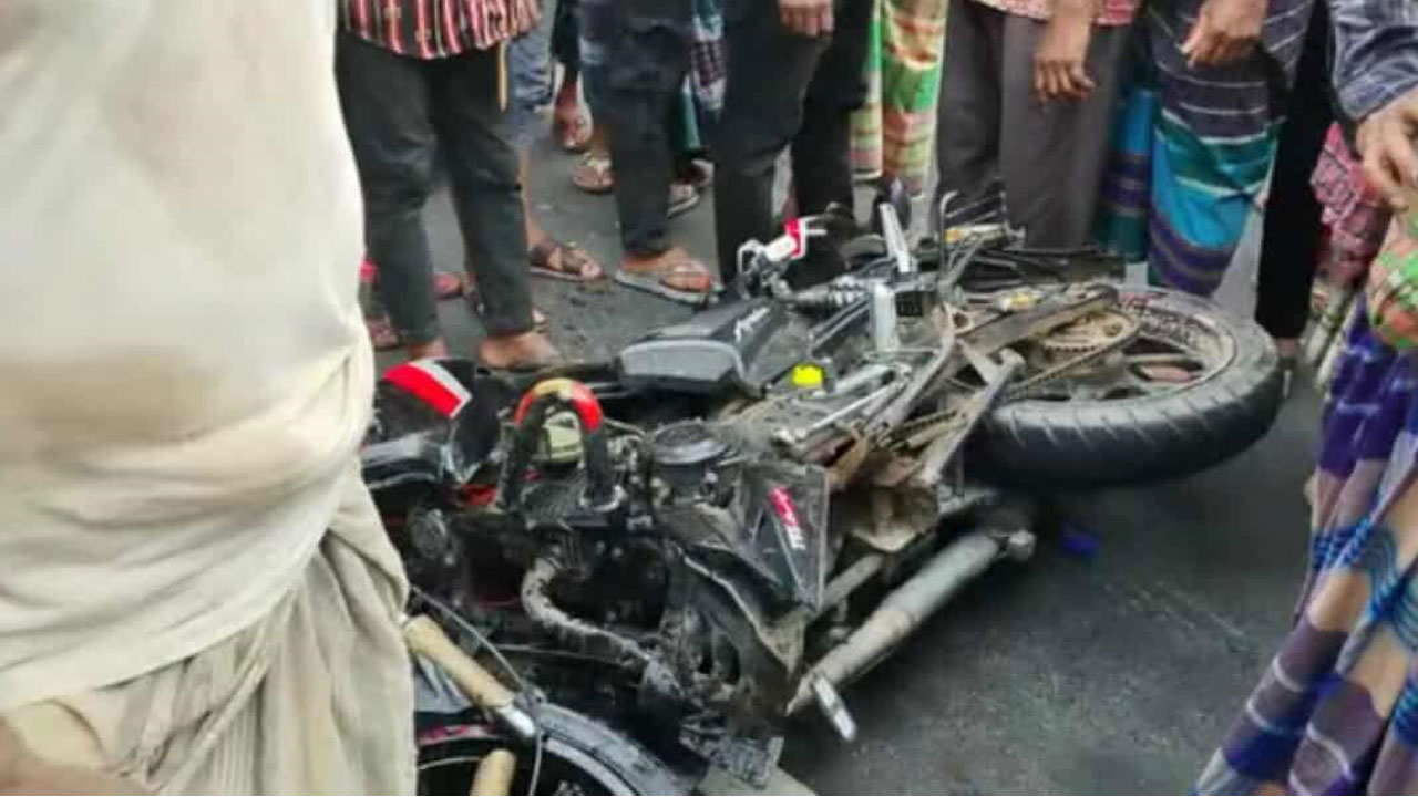 রাজবাড়ীতে ট্রাক-মোটরসাইকেল মুখোমুখি সংঘর্ষে জুট মিল শ্রমিক নিহত