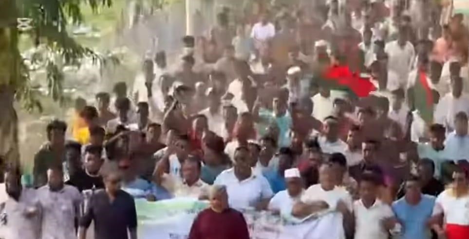 ‘পালাইছে রে পালাইছে,আবদুল হামিদ পালাইছে’ এই স্লোগানে উত্তাল মিঠামইন