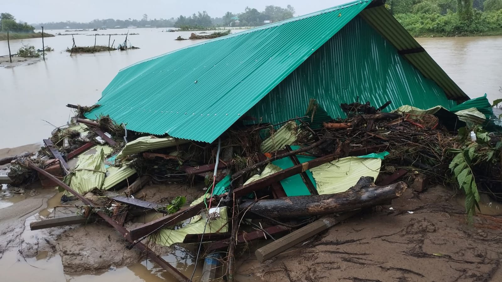 ফেনীতে বন্যার পানি নেমে গেলেও রয়ে গেলো ক্ষত