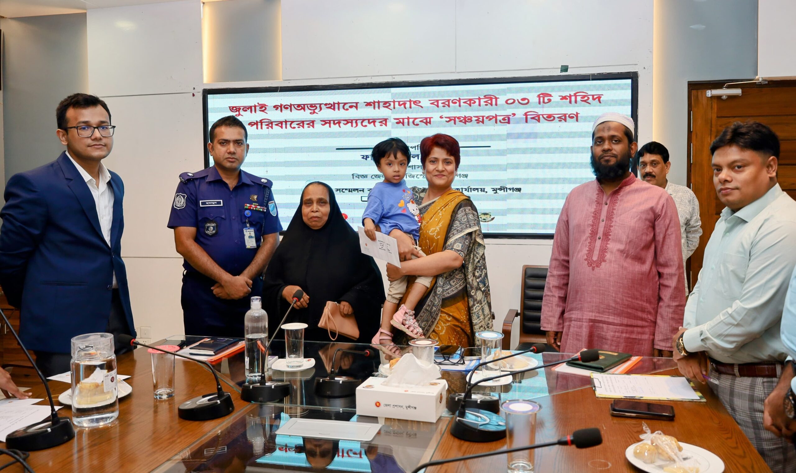 জুলাই গণঅভ্যুত্থানে শহিদ পরিবারের মাঝে ১০ লক্ষ টাকার সঞ্চয়পত্র বিতরণ