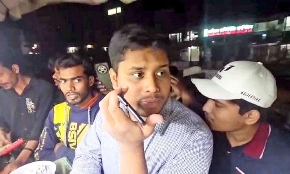 চাঁদাবাজির অভিযোগে ইজারাদারকে সতর্ক করলেন হাসনাত