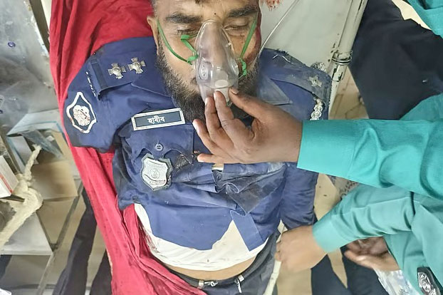 গাজীপুরে ট্রেনের ধাক্কায় হাত-পা বিচ্ছিন্ন রেলওয়ে পুলিশের