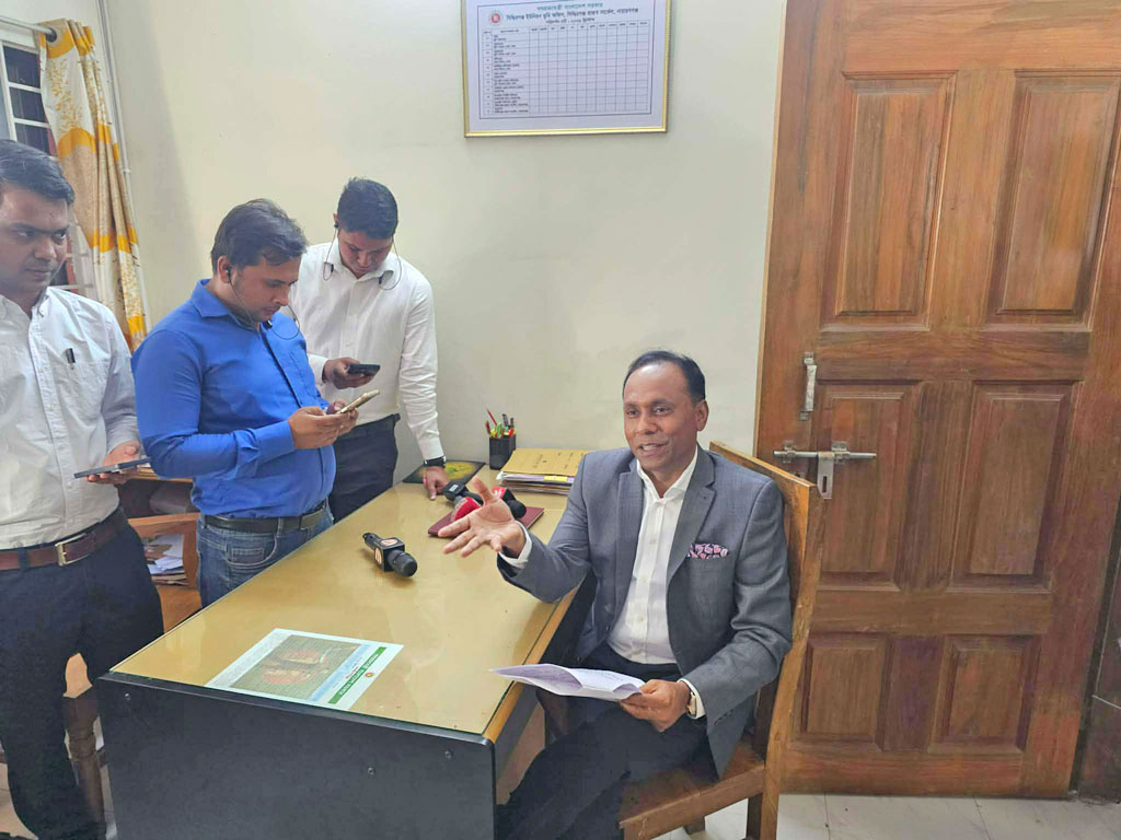 সিদ্ধিরগঞ্জ ভূমি অফিসে তিন কর্মকর্তার বদলি সিদ্ধান্ত